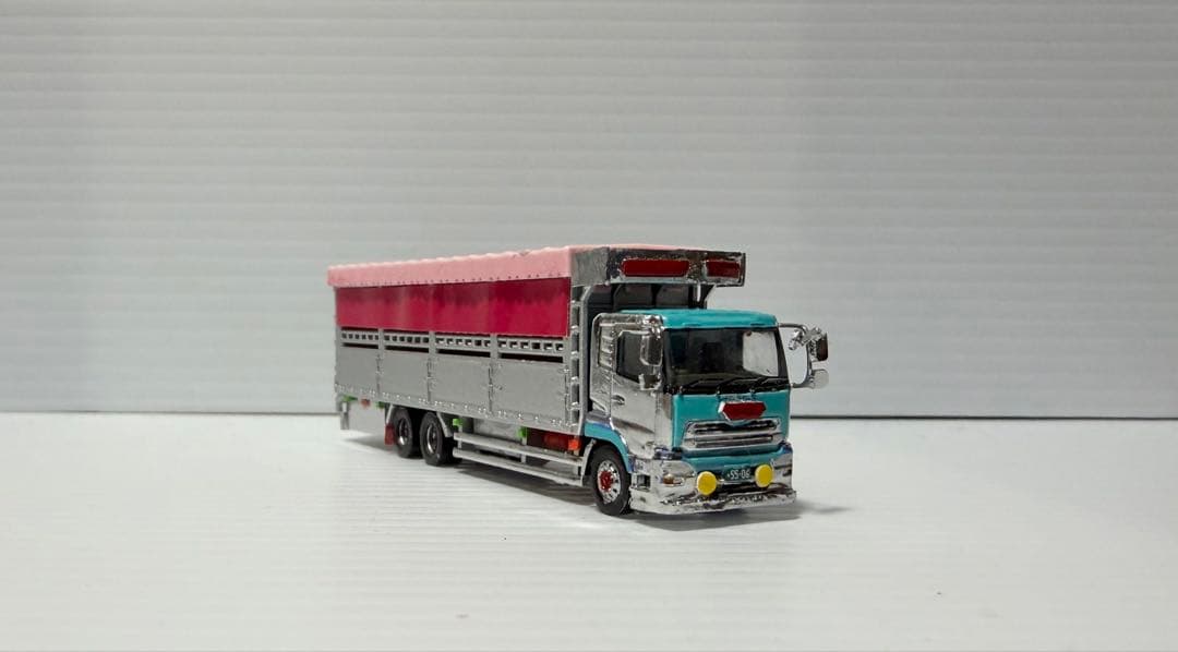 牛２頭付き ＵＤトラックスクオン　家畜運搬トラック　べこ車　トラックコレクション