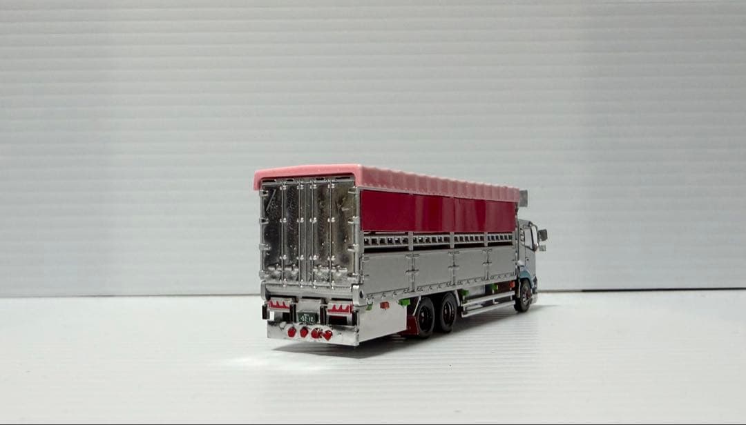 牛２頭付き ＵＤトラックスクオン　家畜運搬トラック　べこ車　トラックコレクション