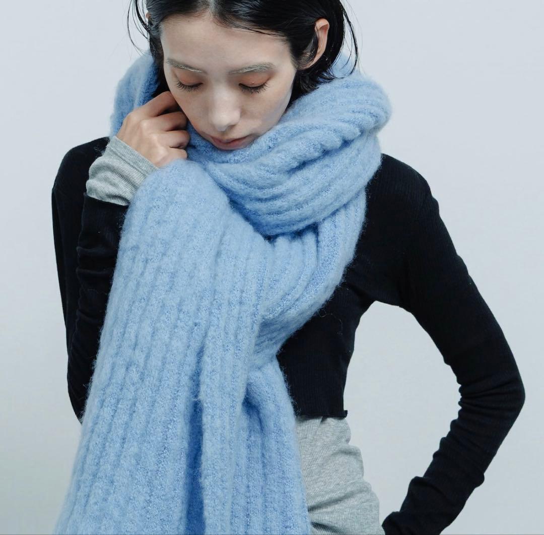小物 akio long & volume mohair muffler / sky