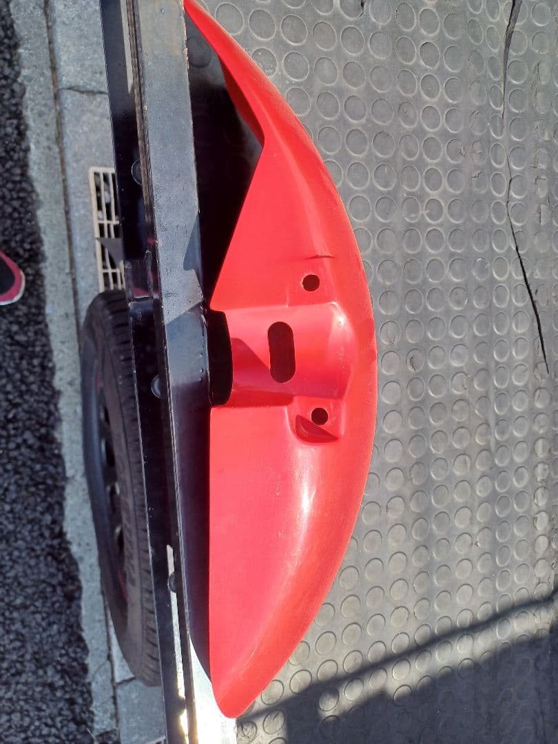NSR250 MC28,21フロントフェンダー　赤　中古品