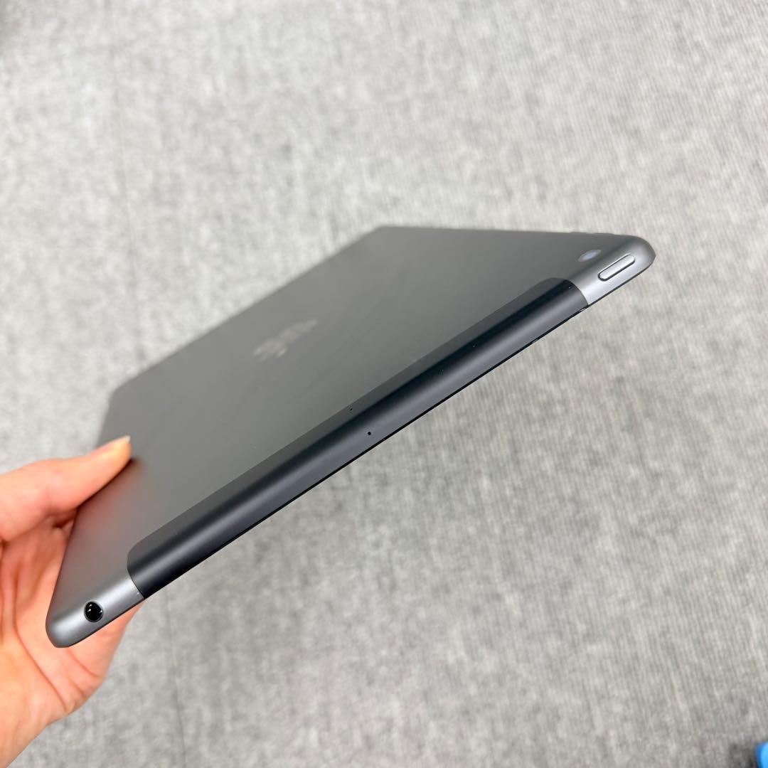 「美品」iPad 第8世代 32GWi-Fi + Cellularスペースグレイ
