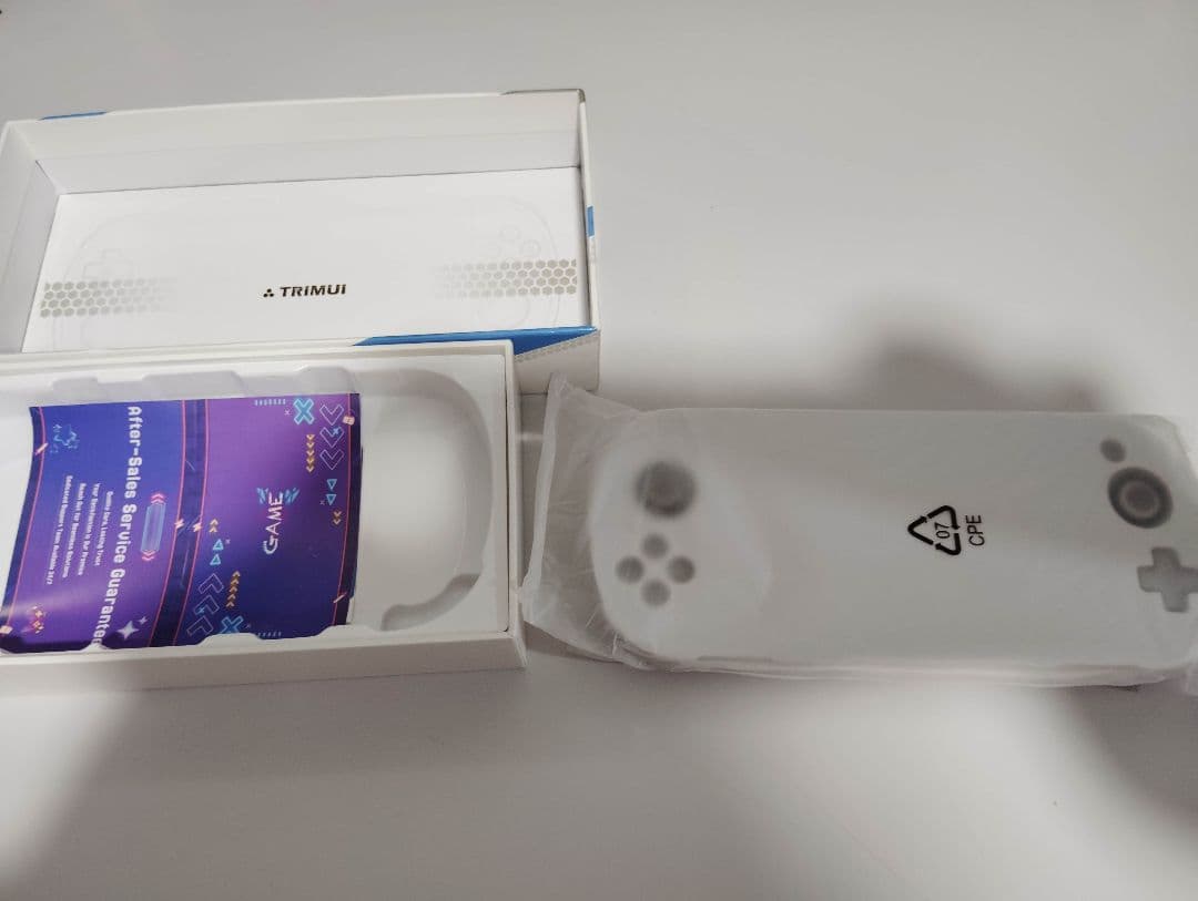 Trimui Smart Pro ゲーム機になります。　超美品です。