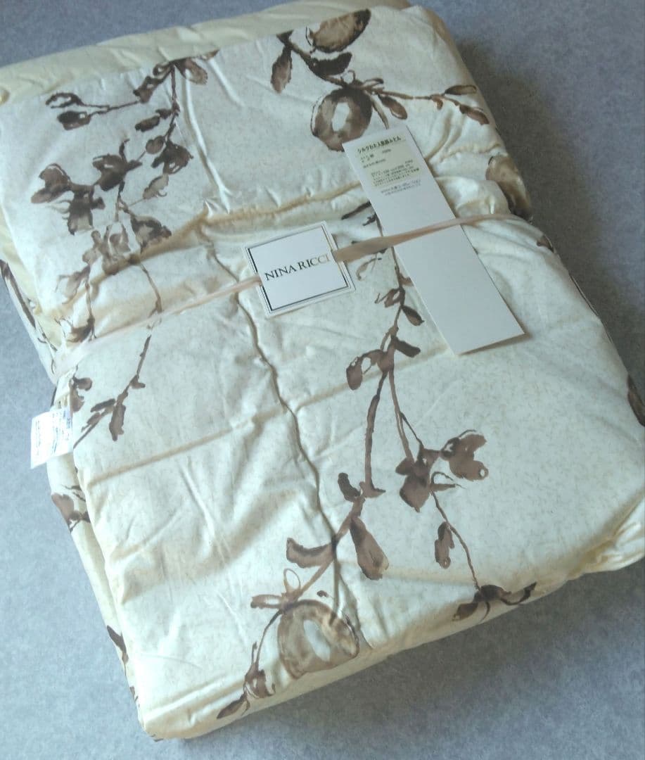 ニナリッチ　シルクわた入　肌掛けふとん　日本製