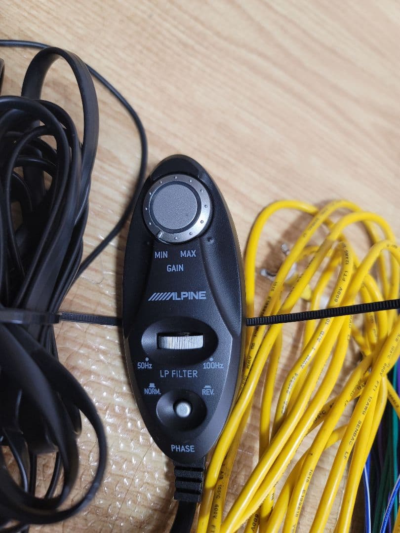 美品　ALPINE SWE-1080 パワードサブウーファー　アルパインウーハー