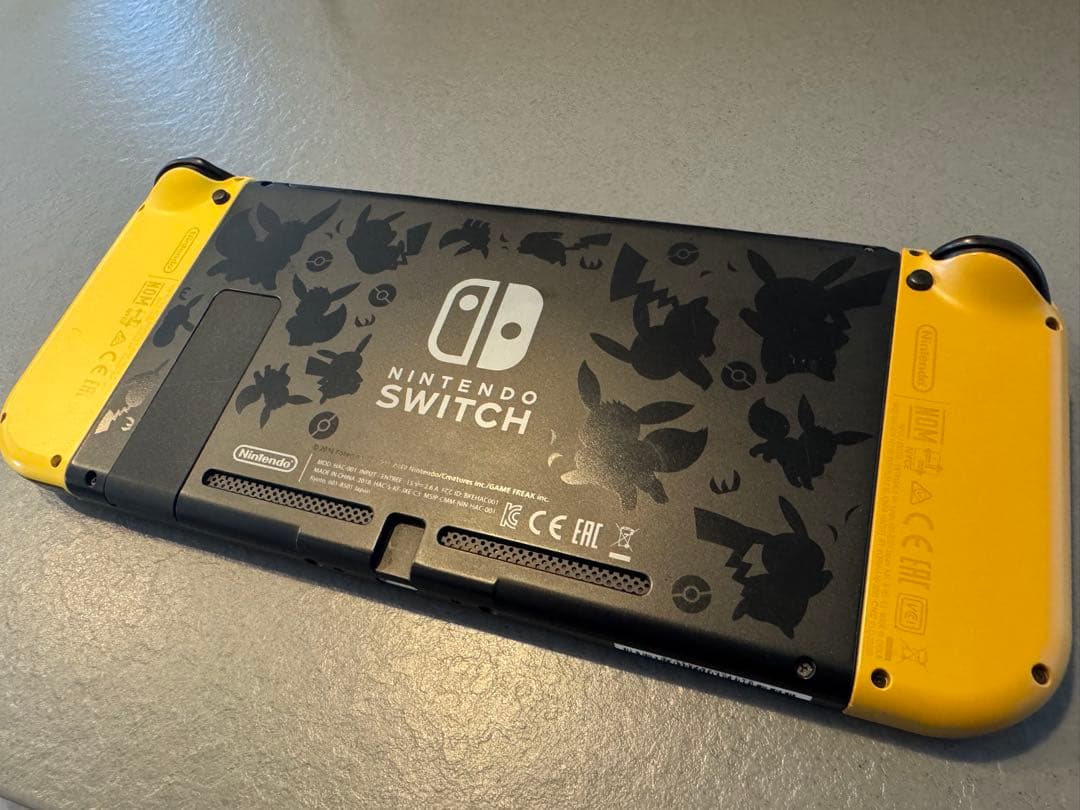 【美品】NintendoSwitchポケモンlet's go ピカチュウ本体