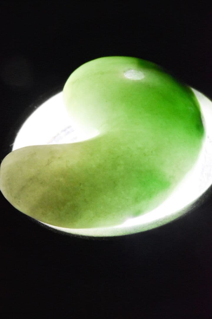 糸魚川小滝産 翡翠勾玉