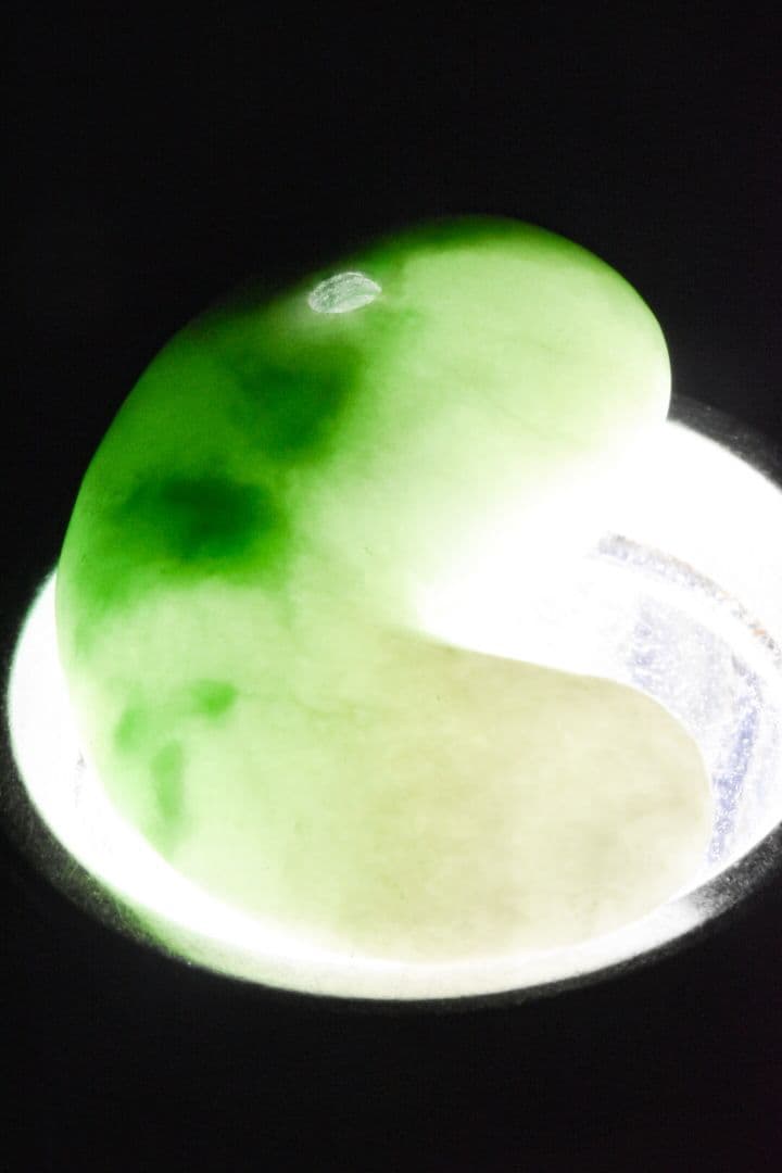 糸魚川小滝産 翡翠勾玉