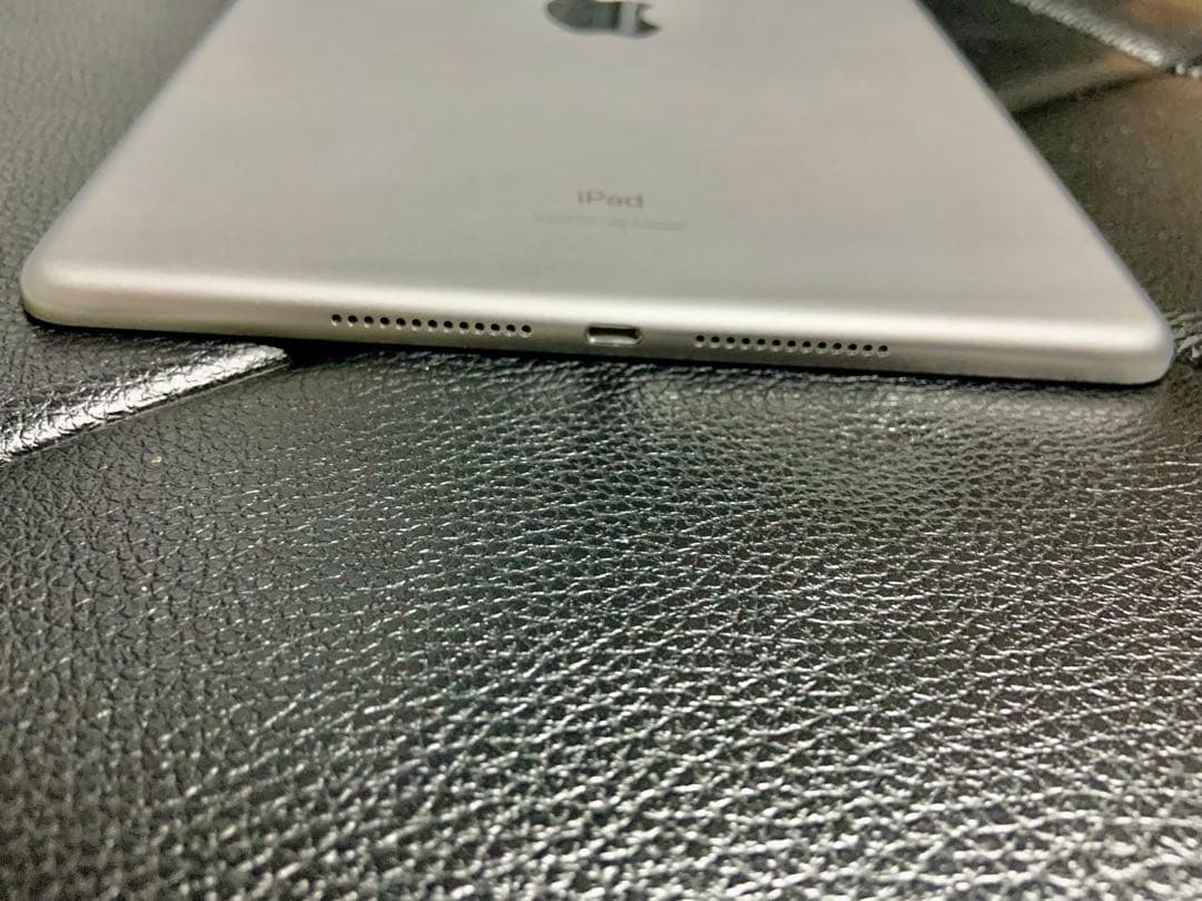 iPad 7 Wi-Fi Cellularモデル シルバー 128GB 7世代