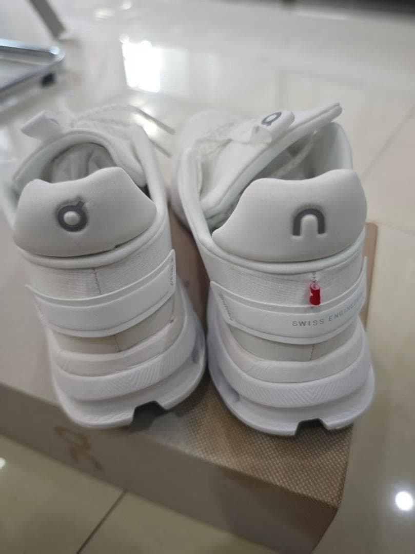 ON Cloudstratus ホワイト ゴルフシューズ