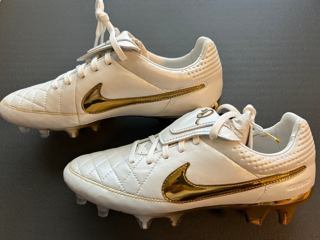 Nike 10Q サッカーシューズ・スパイク ホワイト/ゴールド　25.5cm