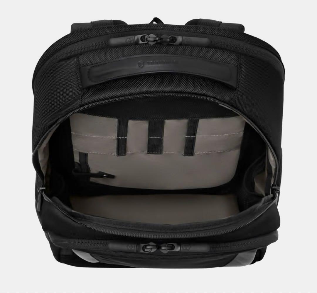Victorinox Essencial Laptop Backpack 新品