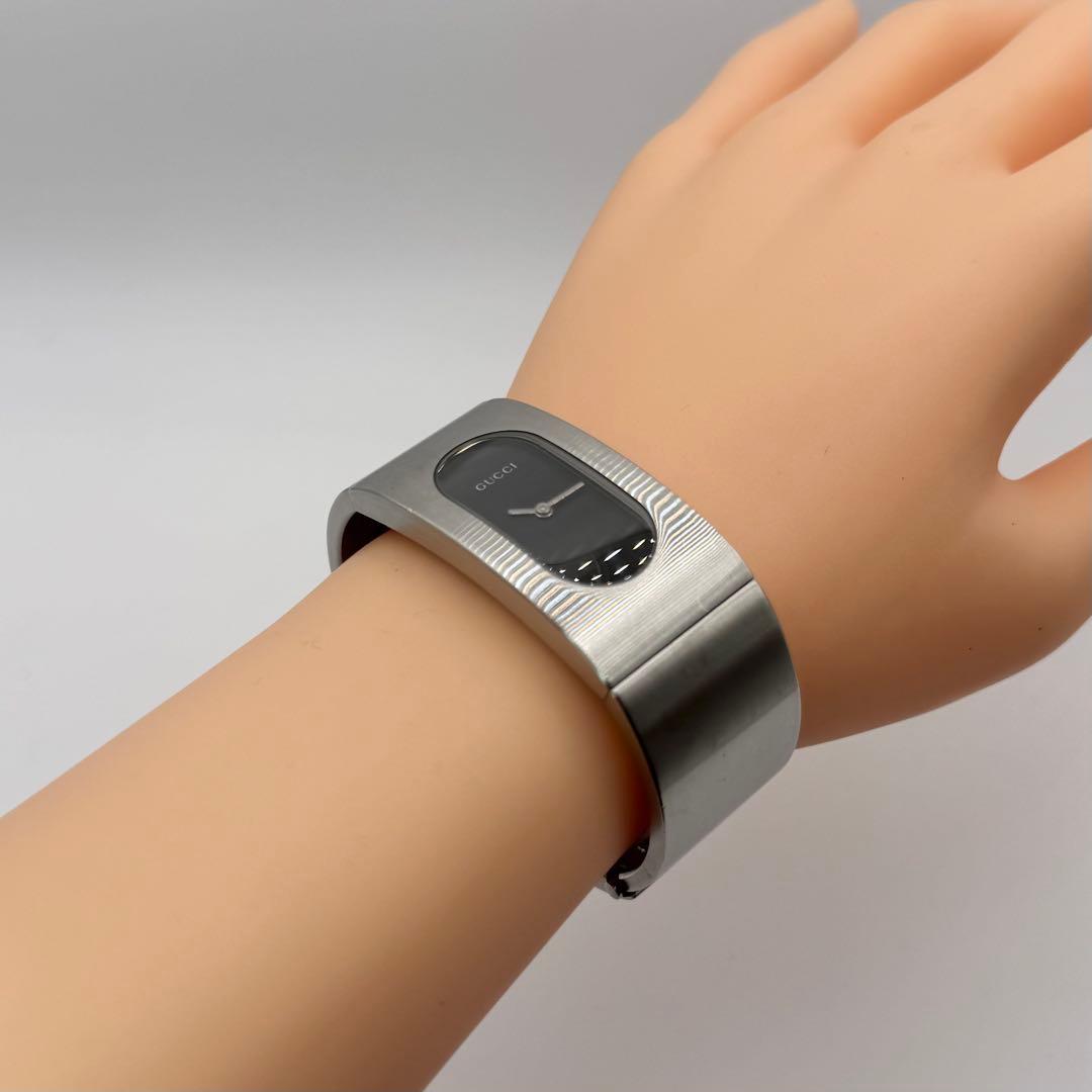 稼働✨ グッチ GUCCI 2400L バングルウォッチ ブラック文字盤 腕時計