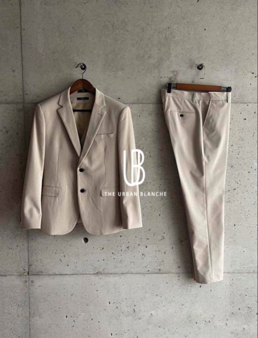 THE URBAN BLANCHE ベージュスーツ