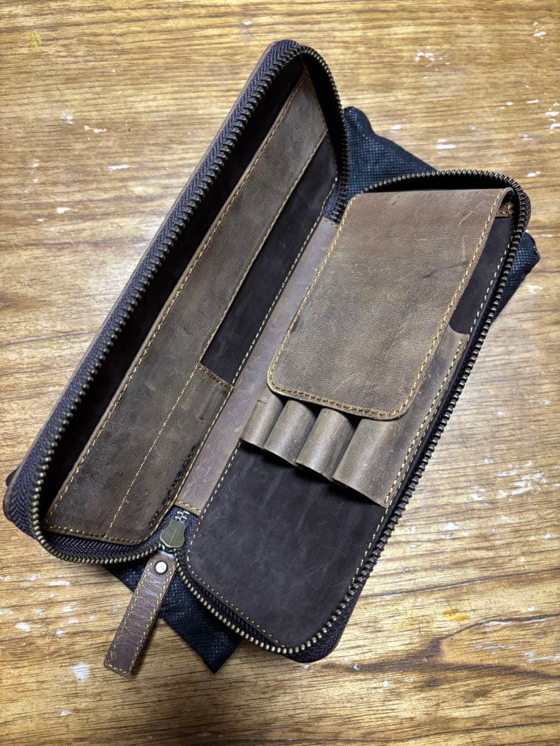 バハギア&クラフトペンケース ラウンドジップ型 クレイジーホース ダークブラウン