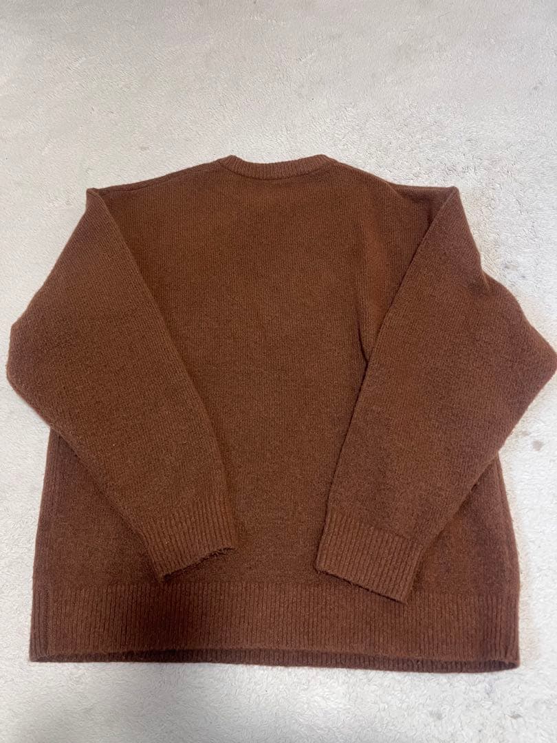 adidasニットセーター