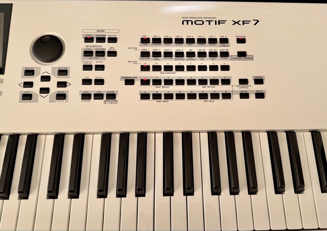 Yamaha MOTIF XF7 76鍵盤シンセサイザー WHITE