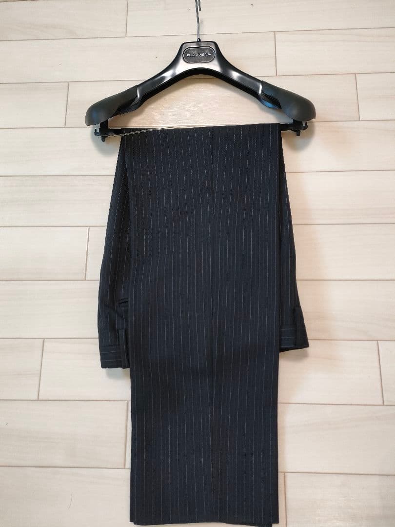 美品✨　メンズスーツ　DOLCE&GABBANA　48／BLK／ストライプ