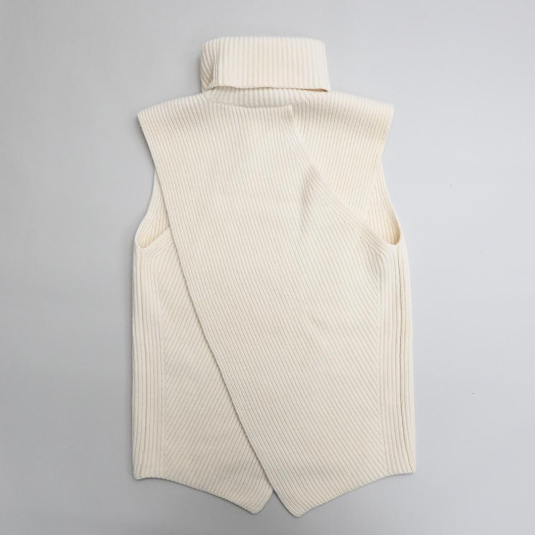 □ 44632★年 ブラミンク バッククロス ニットベスト アイボリー”