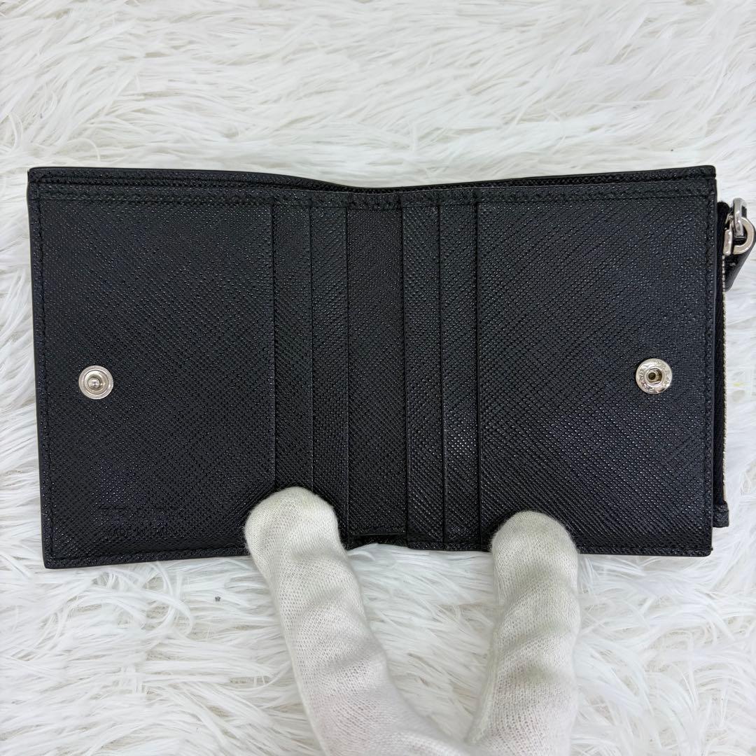 極美品✨プラダ　二つ折り　財布 三角ロゴ　サフィアーノ　レザー　ブラック