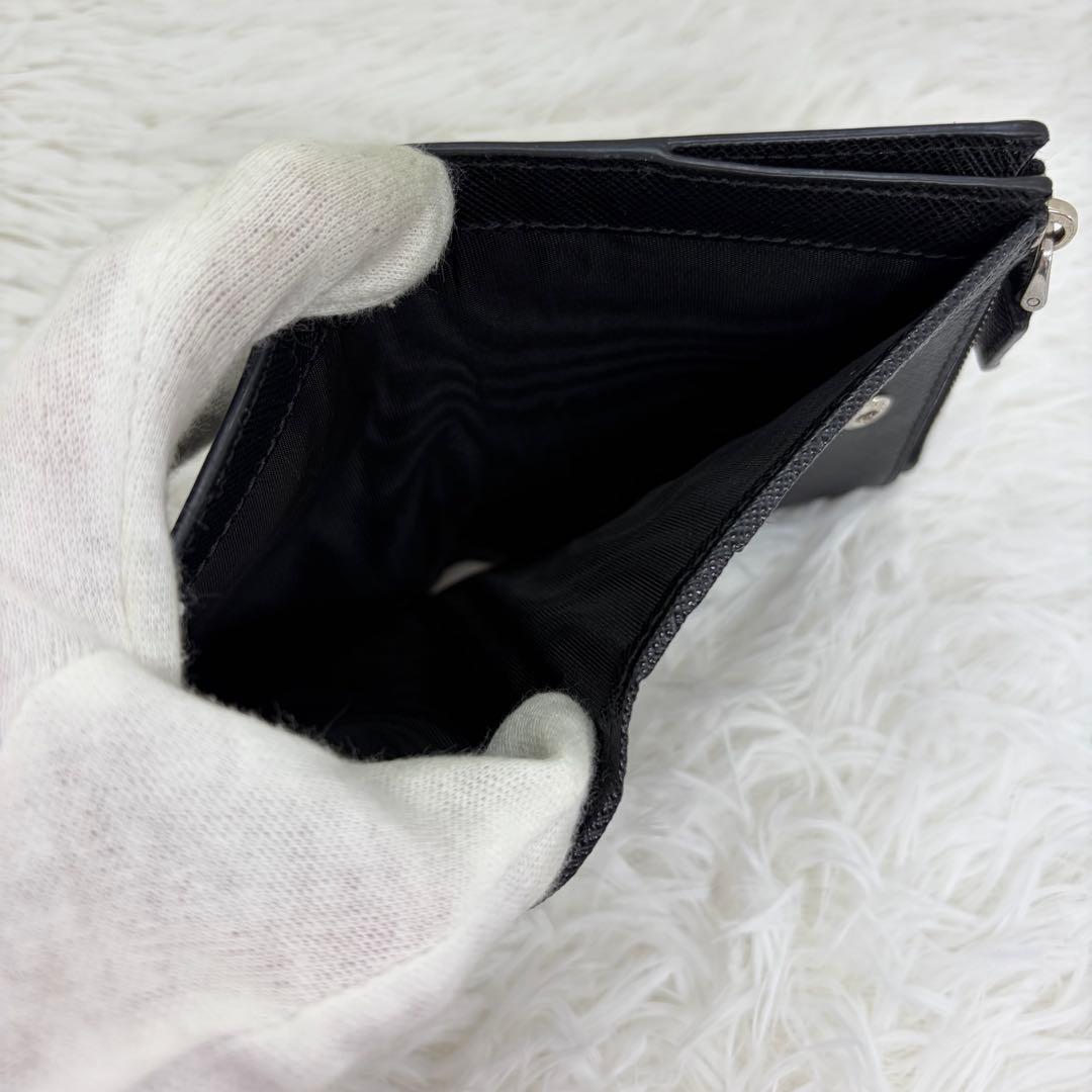 極美品✨プラダ　二つ折り　財布 三角ロゴ　サフィアーノ　レザー　ブラック