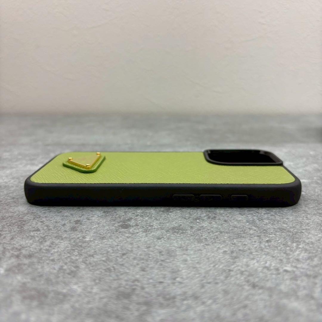 未使用品 プラダ iPhone16 スマホケース 三角ロゴ スマホカバー 緑
