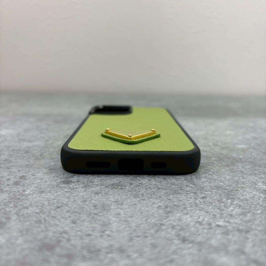 未使用品 プラダ iPhone16 スマホケース 三角ロゴ スマホカバー 緑