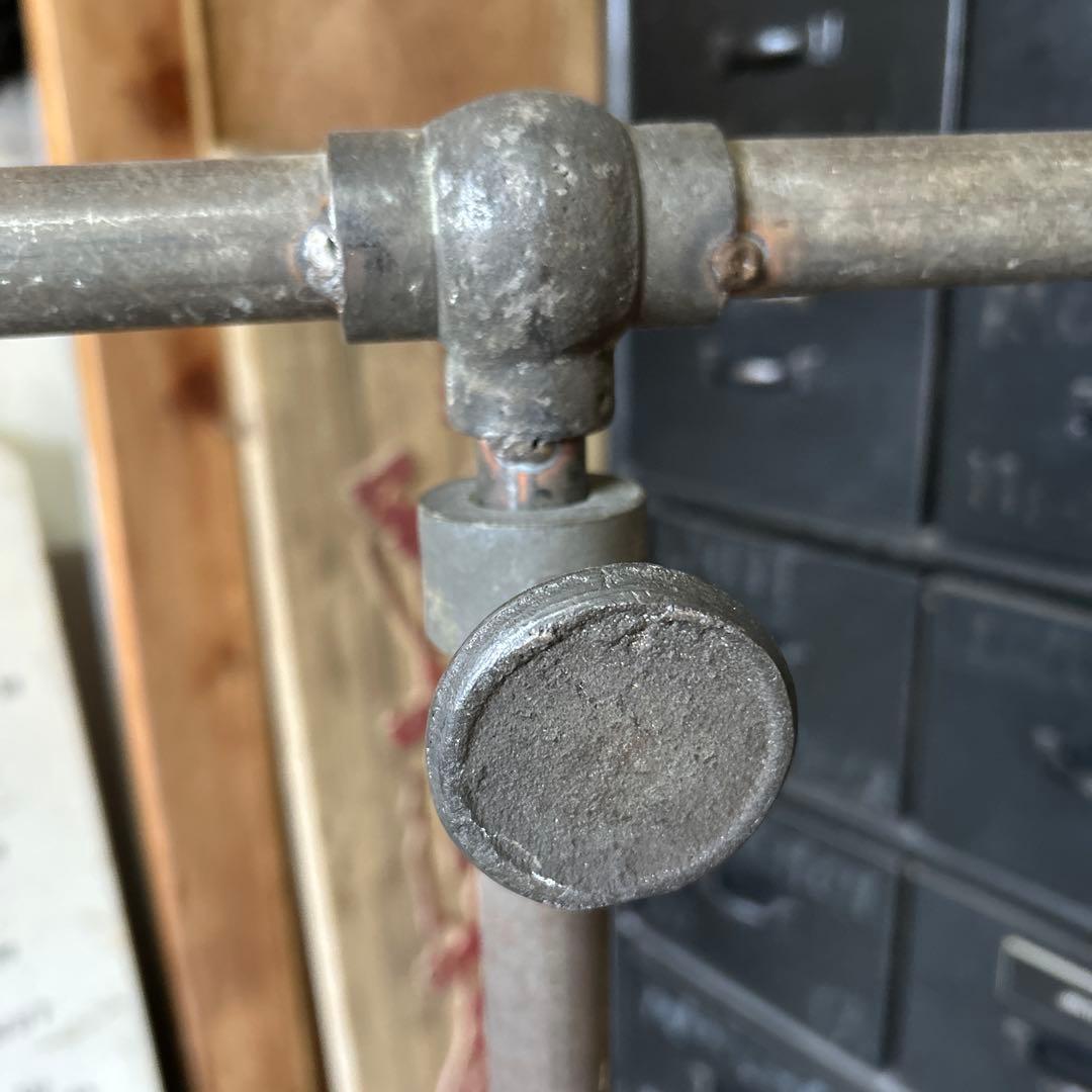 ヴィンテージ アイアン T字ハンガーラック インダストリアル シャビー 無骨