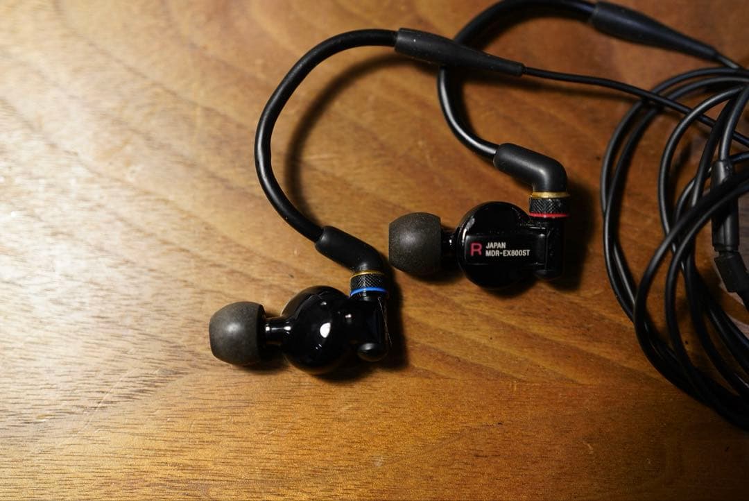 SONY モニターイヤホン MDR-EX800ST 純正ではないケース付き