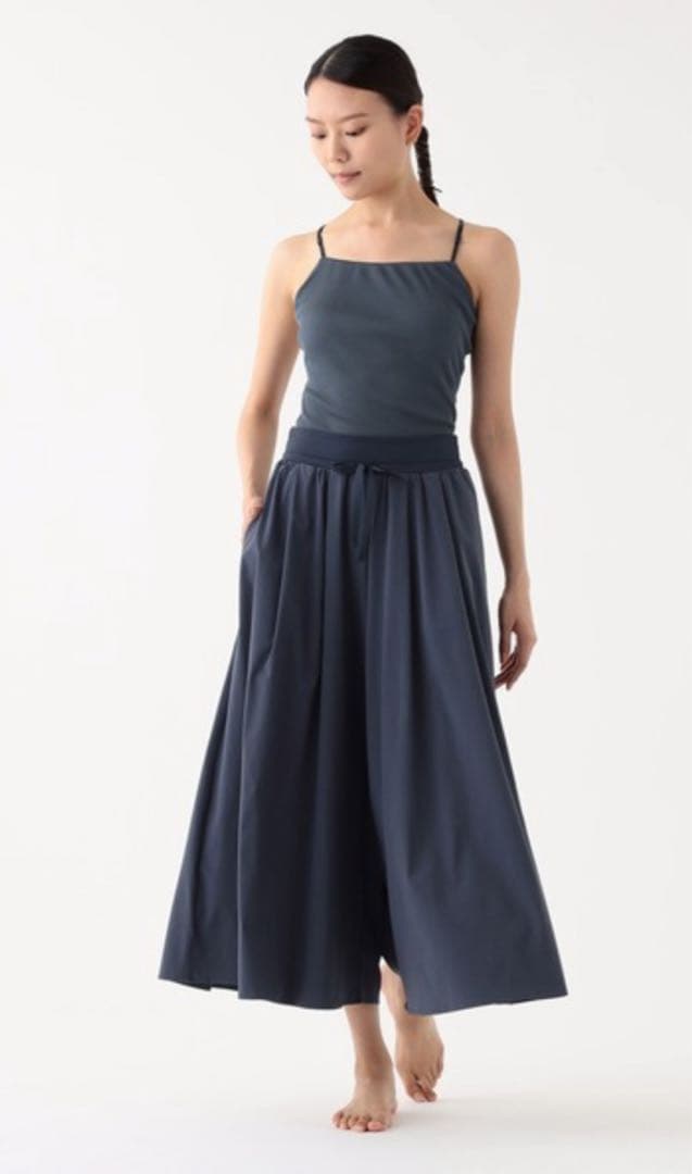 【新品タグ付き】チャコット　タフタ　フレアパンツ