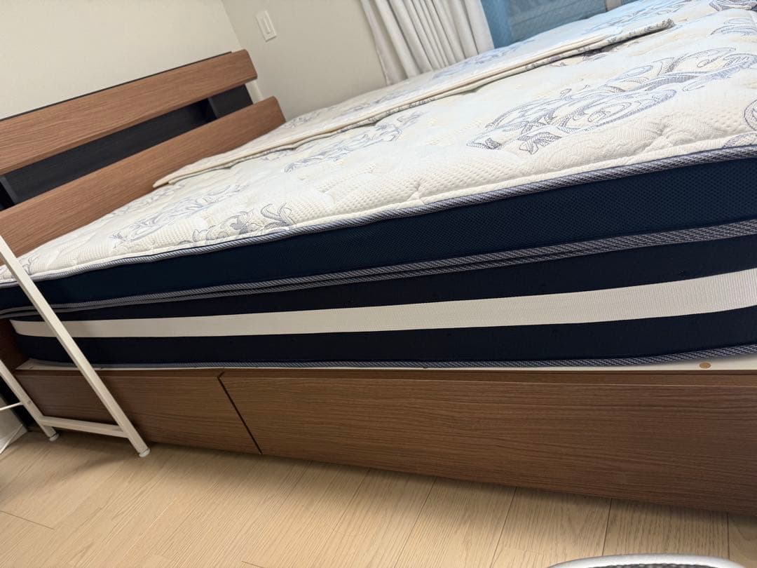 【送料概ね込】ニトリ クイーンベッドフレーム&マットレス