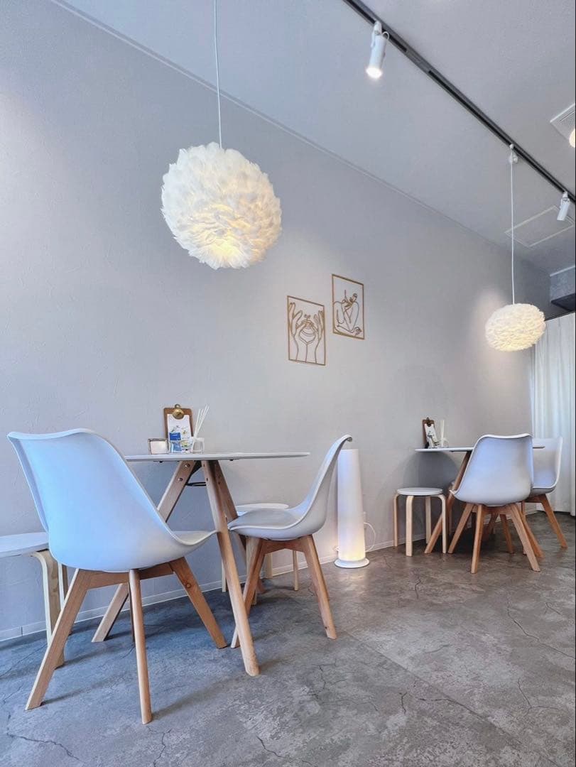 HAYに似た 円形白ダイニングテーブル 韓国風 カフェテーブル 北欧風