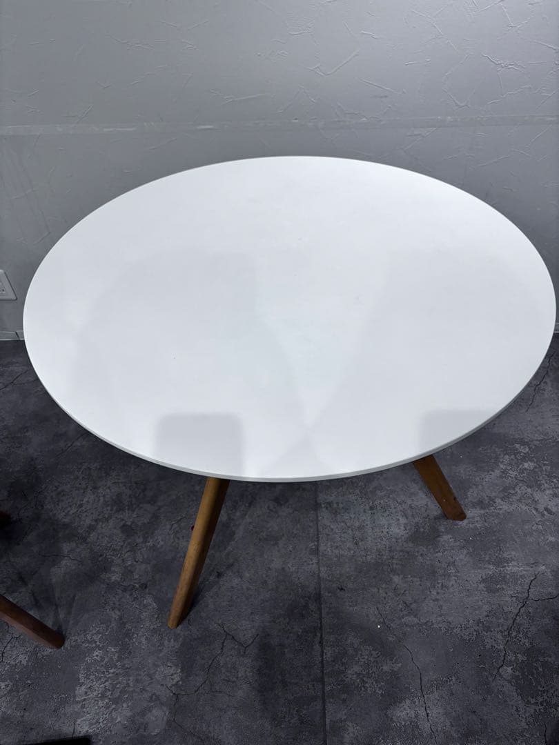 HAYに似た 円形白ダイニングテーブル 韓国風 カフェテーブル 北欧風