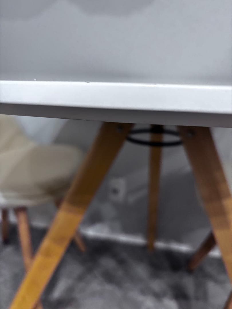 HAYに似た 円形白ダイニングテーブル 韓国風 カフェテーブル 北欧風