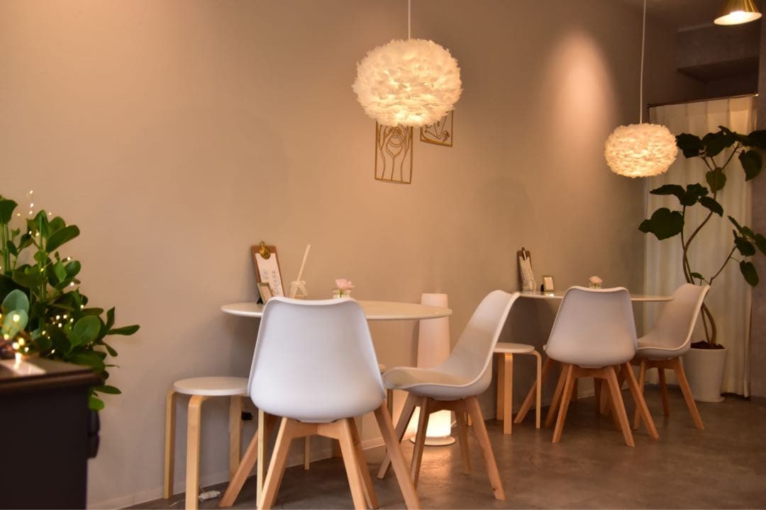 HAYに似た 円形白ダイニングテーブル 韓国風 カフェテーブル 北欧風