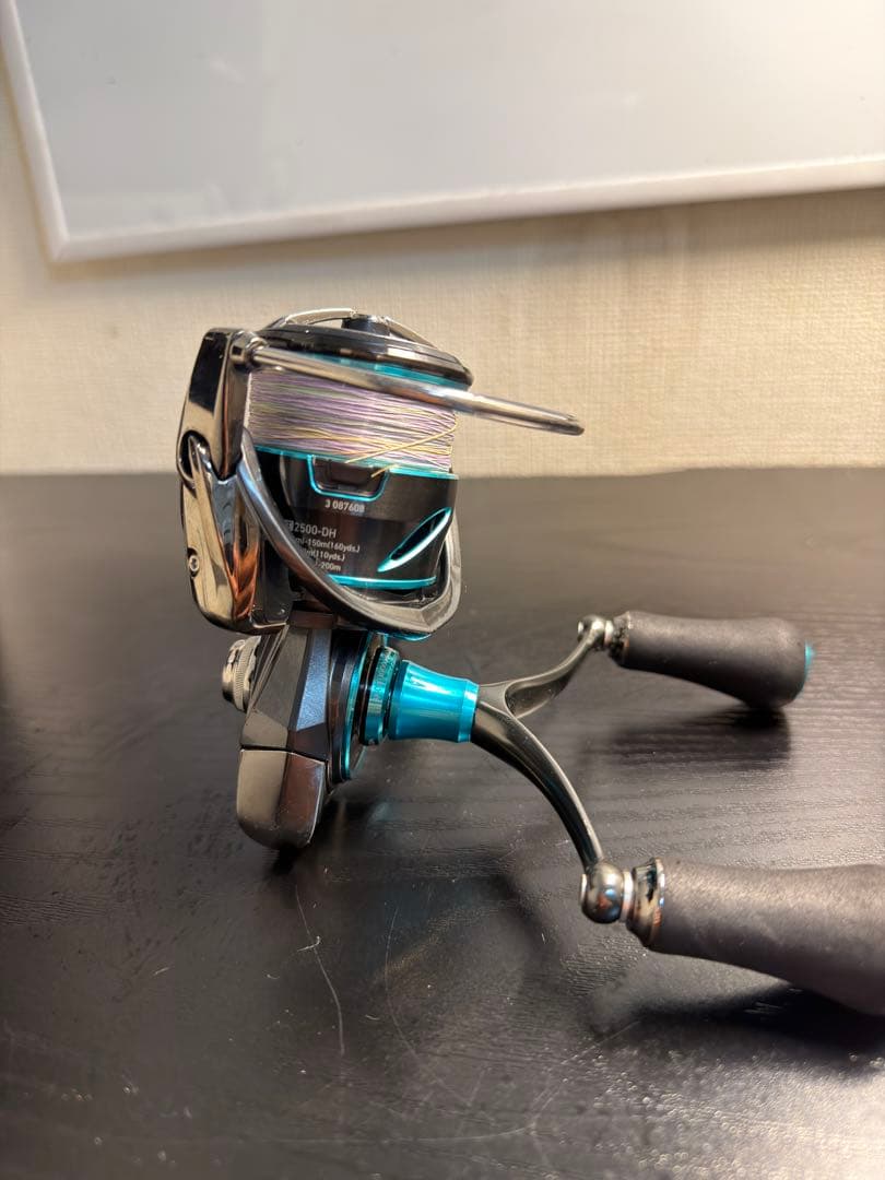 21 エメラルダス AIR LT2500-DH スピニングリール