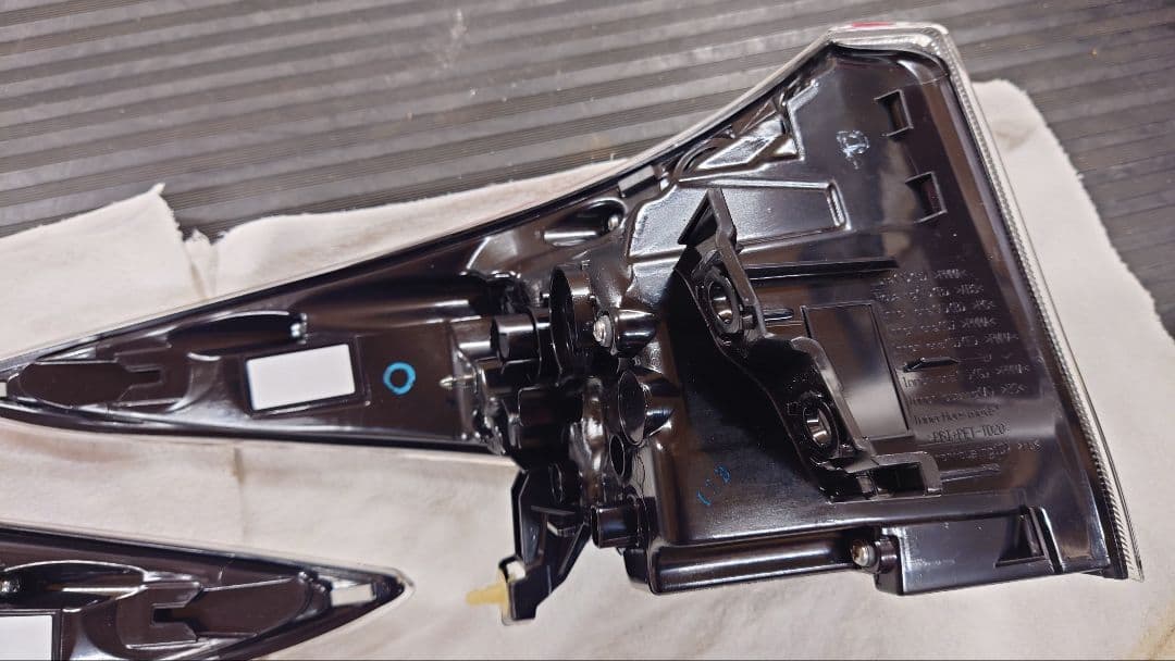 50プリウス前期の左右上側テールランプ