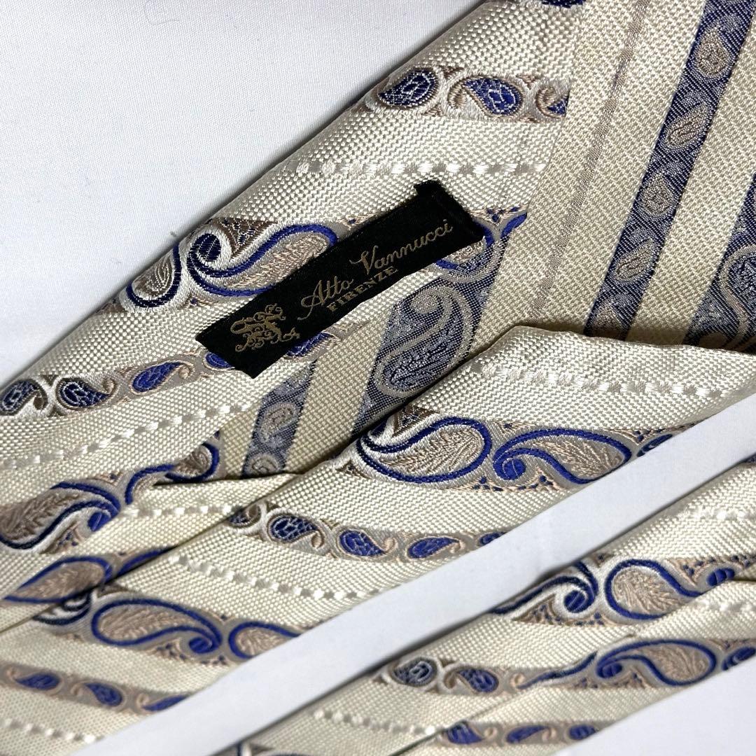 アットバンヌッチ☆ネクタイ☆ホワイト☆ブルー☆ペイズリー☆セッテピエゲ☆704