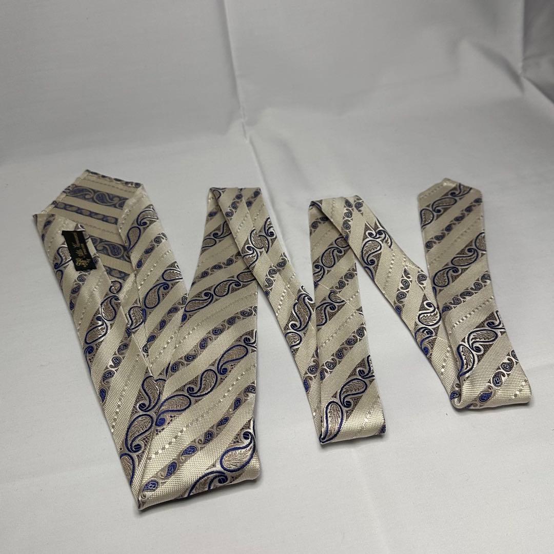 アットバンヌッチ☆ネクタイ☆ホワイト☆ブルー☆ペイズリー☆セッテピエゲ☆704