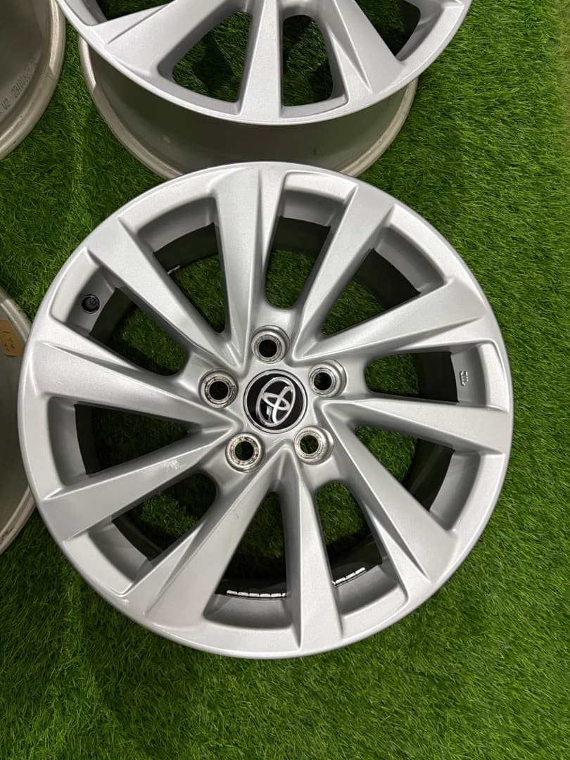 超美品 トヨタ純正 カムリ 70系 後期 アルミホイール 17インチ 4本セット
