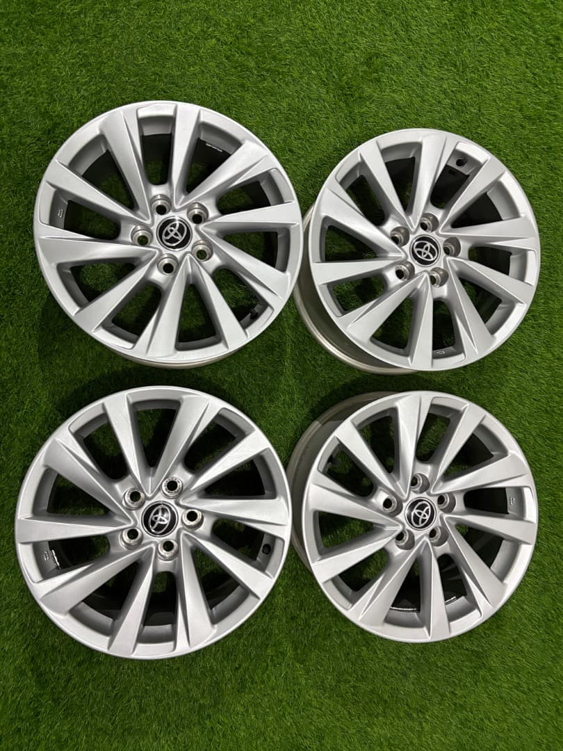 超美品 トヨタ純正 カムリ 70系 後期 アルミホイール 17インチ 4本セット