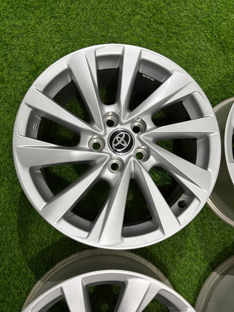 超美品 トヨタ純正 カムリ 70系 後期 アルミホイール 17インチ 4本セット