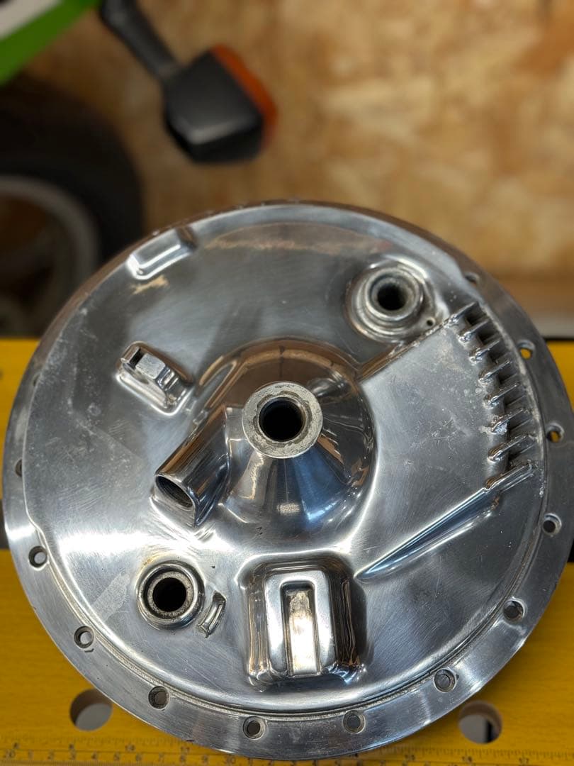 SR400/500 フロントハブ　バフがけ済み