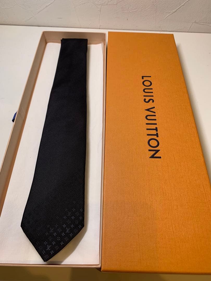 【試着のみ】LOUIS VUITTON ネクタイ・ネオ モノグラミッシム 8CM