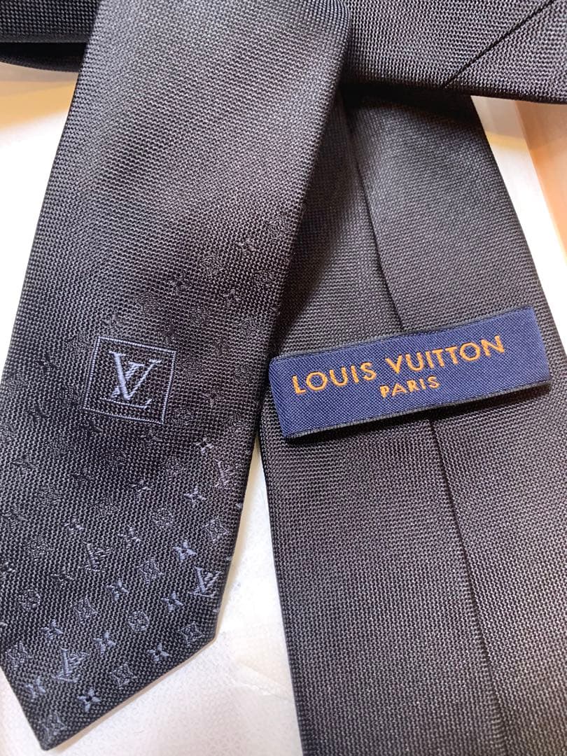 【試着のみ】LOUIS VUITTON ネクタイ・ネオ モノグラミッシム 8CM