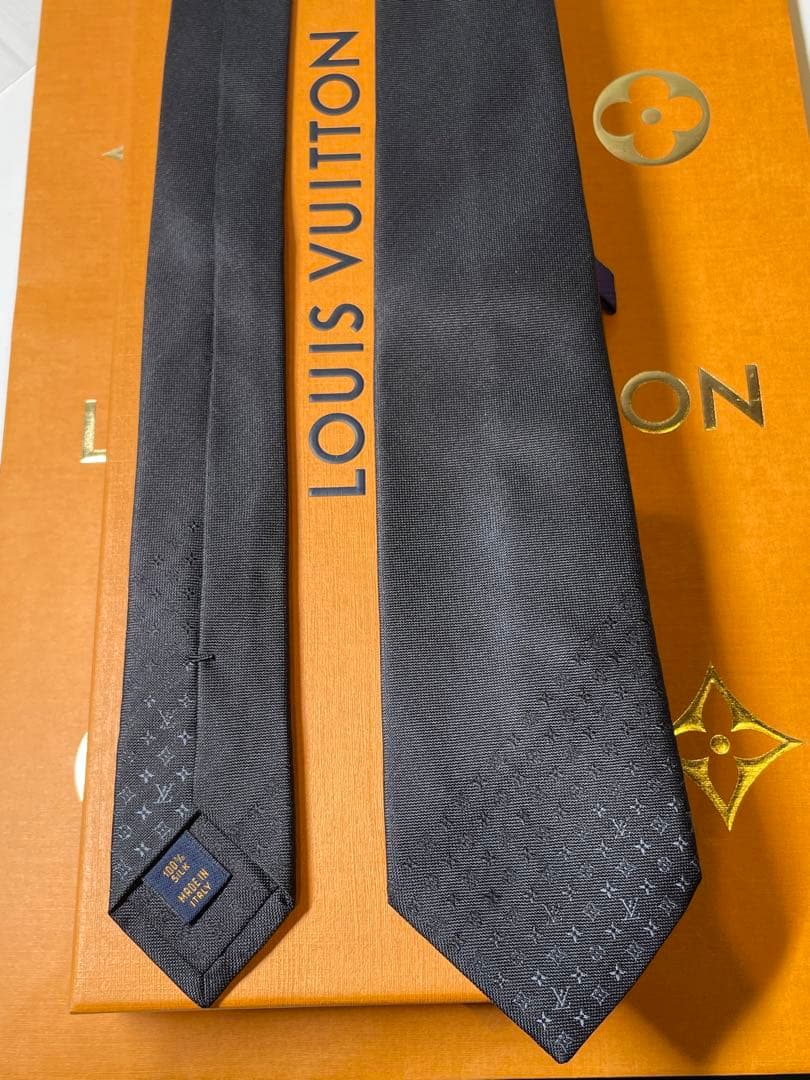 【試着のみ】LOUIS VUITTON ネクタイ・ネオ モノグラミッシム 8CM