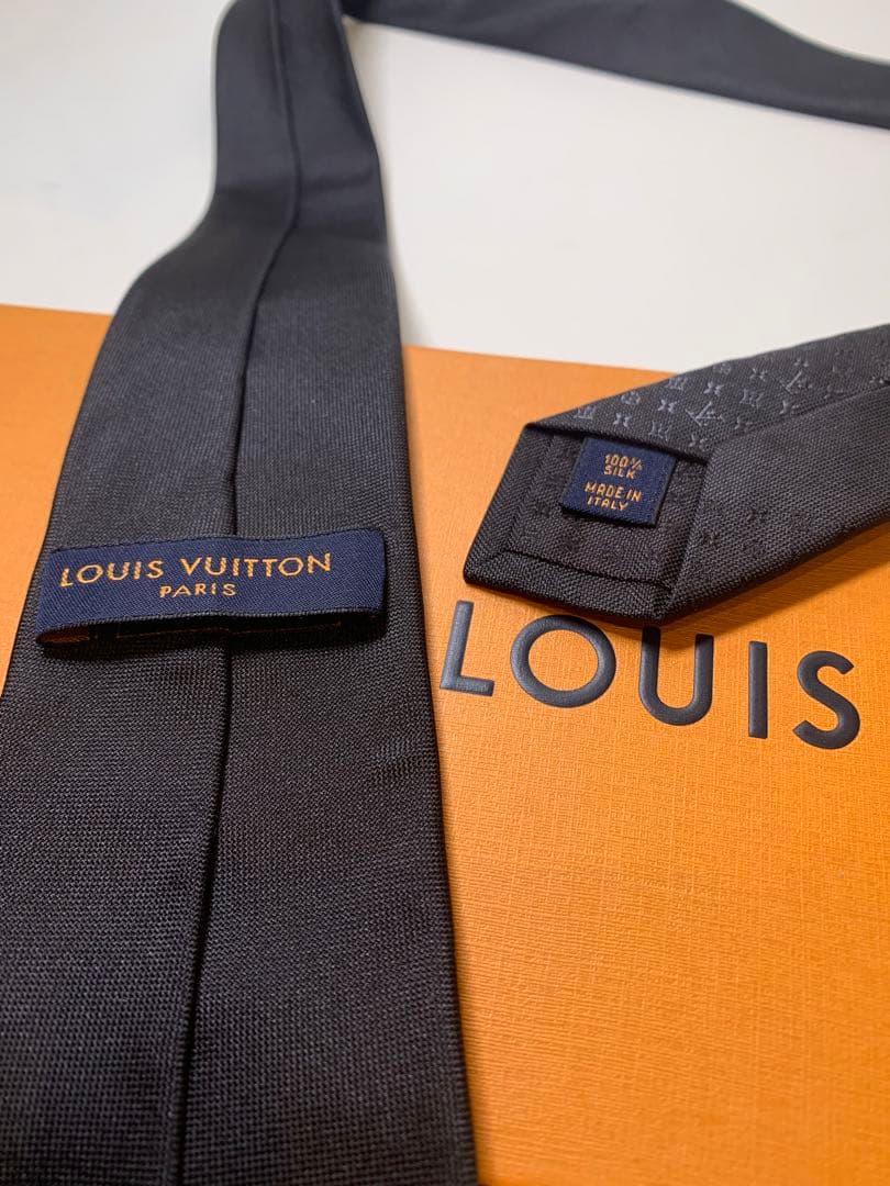 【試着のみ】LOUIS VUITTON ネクタイ・ネオ モノグラミッシム 8CM