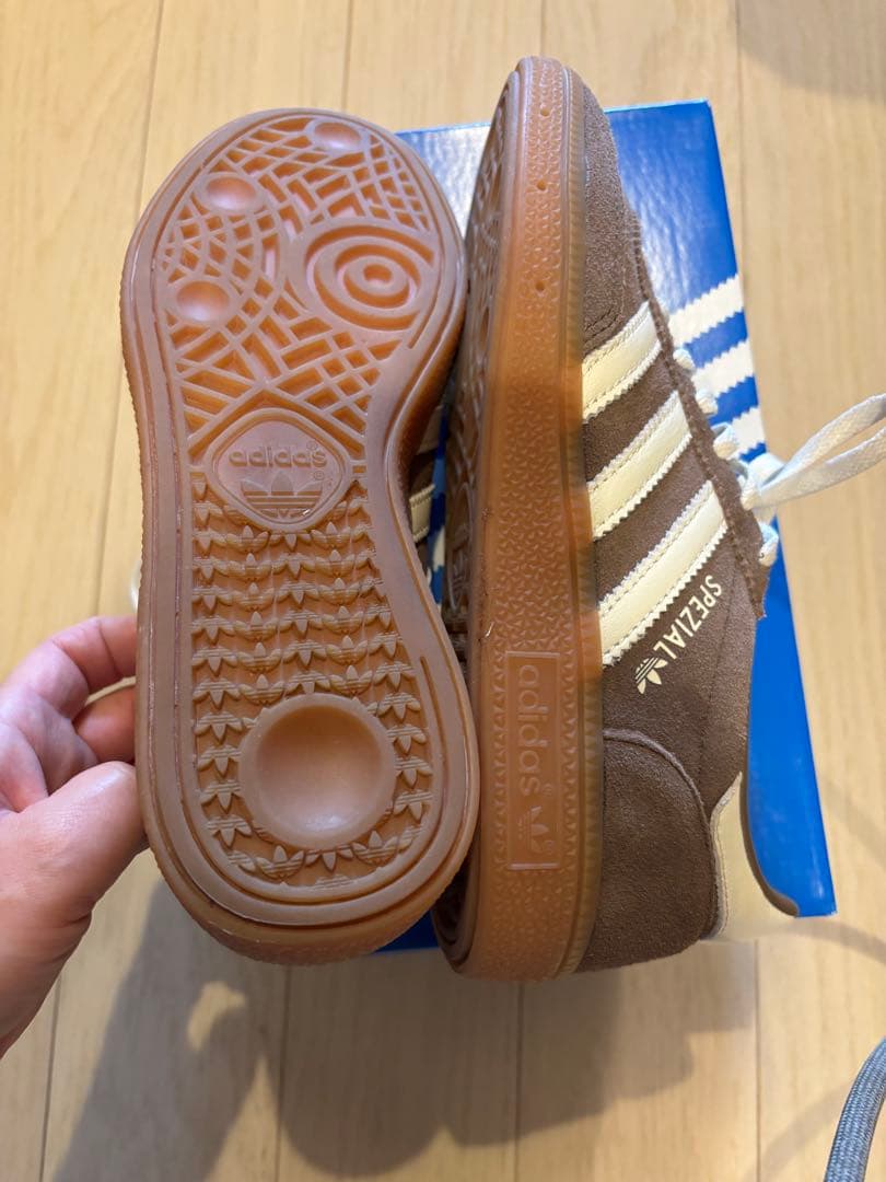 美品⭐︎adidas HANDBALL SPEZIAL 23センチ