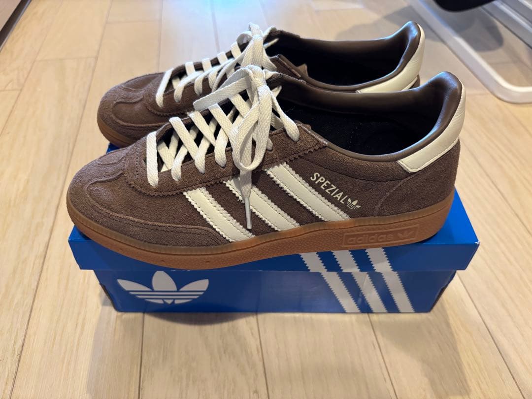 美品⭐︎adidas HANDBALL SPEZIAL 23センチ