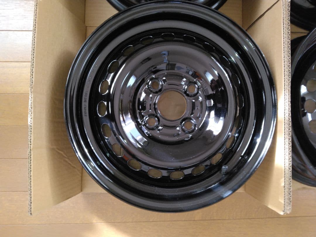 新車外しホンダNボックスjoy鉄ホイール14インチ 4個セットナット、キャップ付