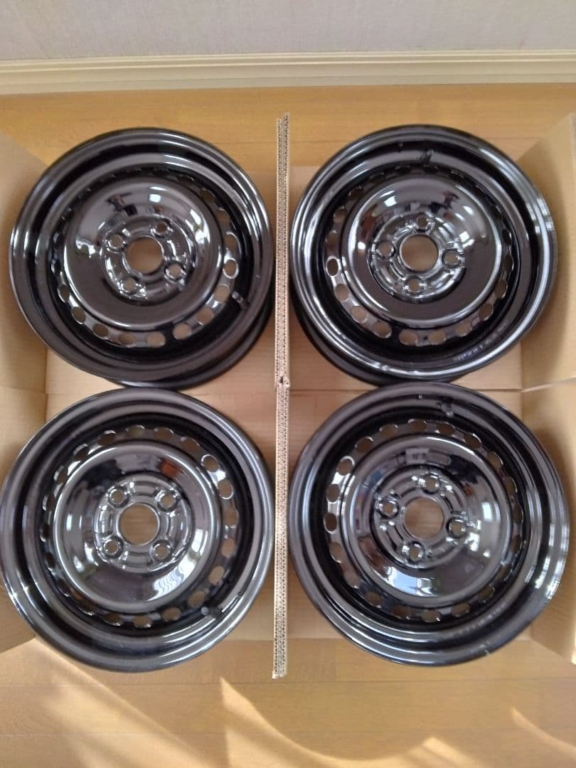 新車外しホンダNボックスjoy鉄ホイール14インチ 4個セットナット、キャップ付